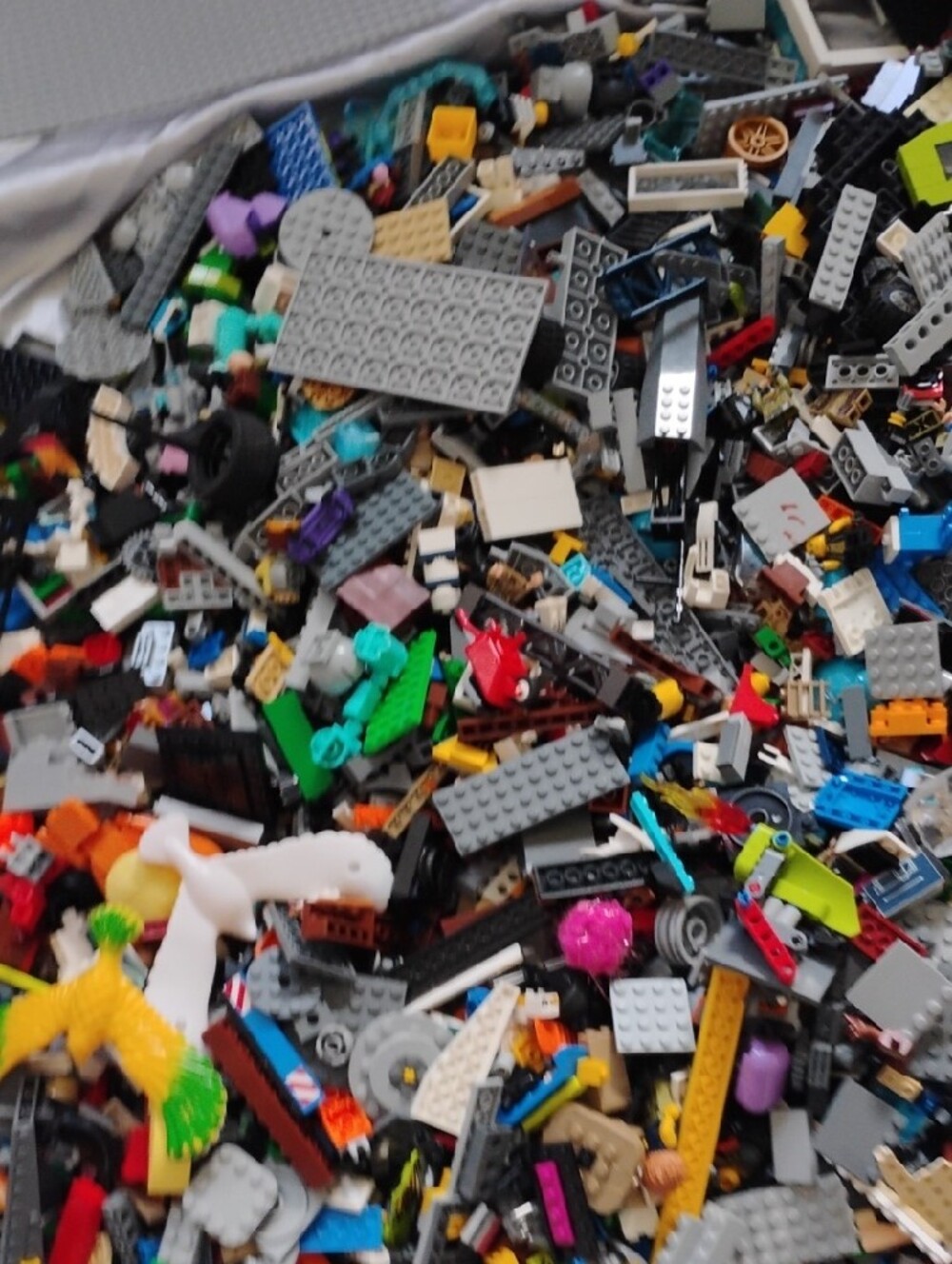 Assorted Legos Pieces.  Over 40 Lbs - Picture 11 of 13